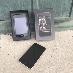 RARE John Lennon iPod 8GB and 16GB iPod Touch 1st Generation 2007 Pair